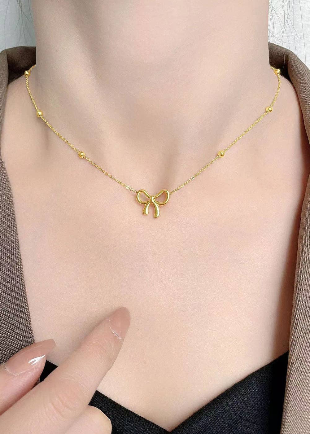 Gold Bow Pendant Choker Necklace
